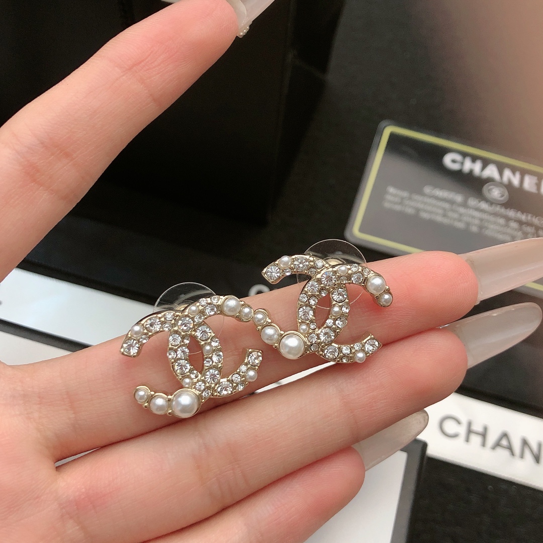 chanel silver crystal cc stud earrings
