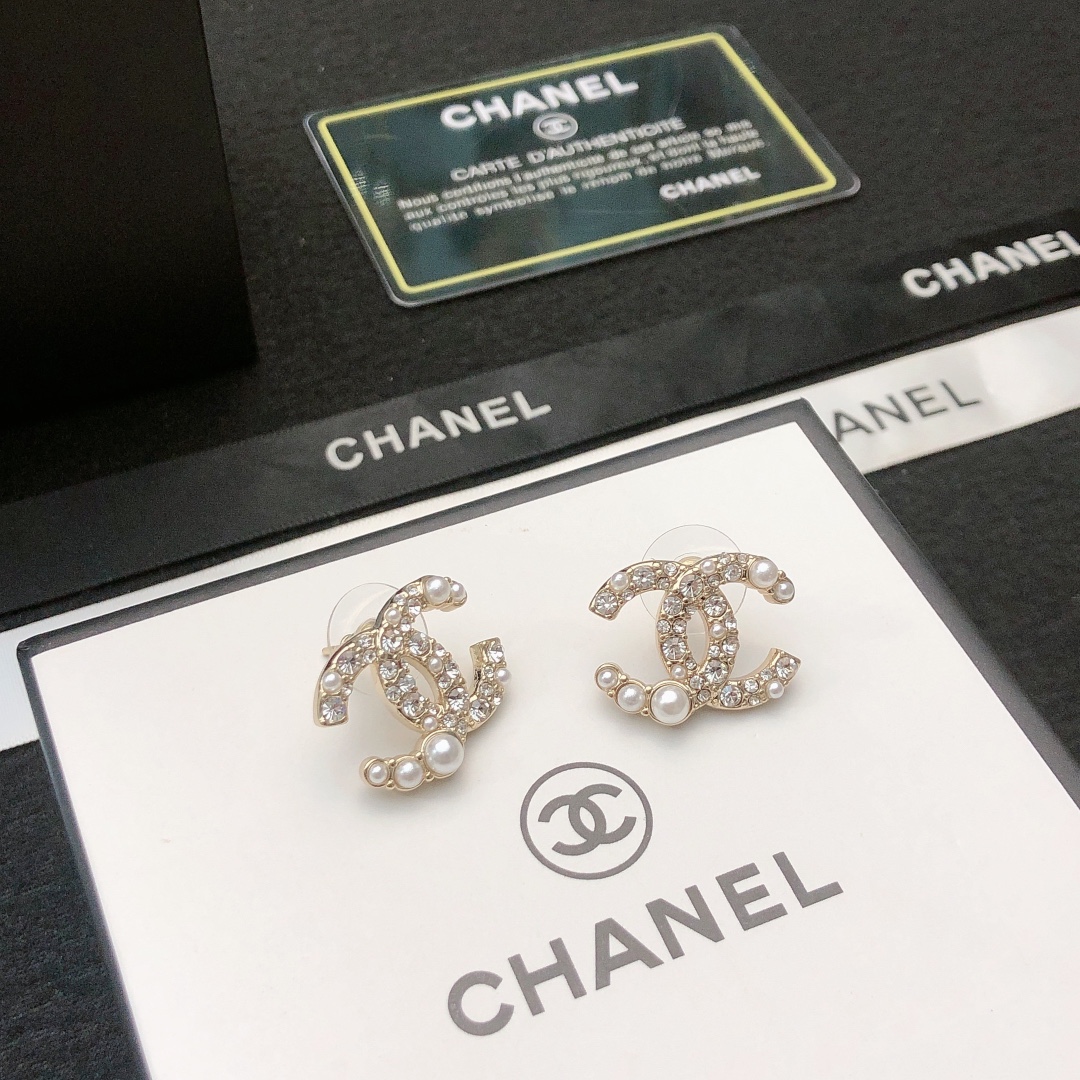 chanel silver crystal cc stud earrings