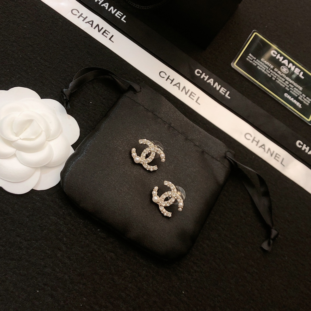 chanel silver crystal cc stud earrings