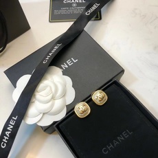 香奈儿 小香方形耳钉热销款火爆上新🆕🆕🆕😎CHANELI双c树脂方块耳钉🫢中古经典款🤒复古 vintag 香奈儿 小香方形耳钉热销款火爆上新🆕🆕🆕😎CHANELI双c树脂方块耳钉🫢中古经典款🤒复古 vintag