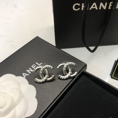 Chanel 25C 终于🈶️新款了!对之前的爆款看腻了也审美疲劳了!来来去去就是那几款一直再出!这季终 Chanel 25C 终于🈶️新款了!对之前的爆款看腻了也审美疲劳了!来来去去就是那几款一直再出!这季终