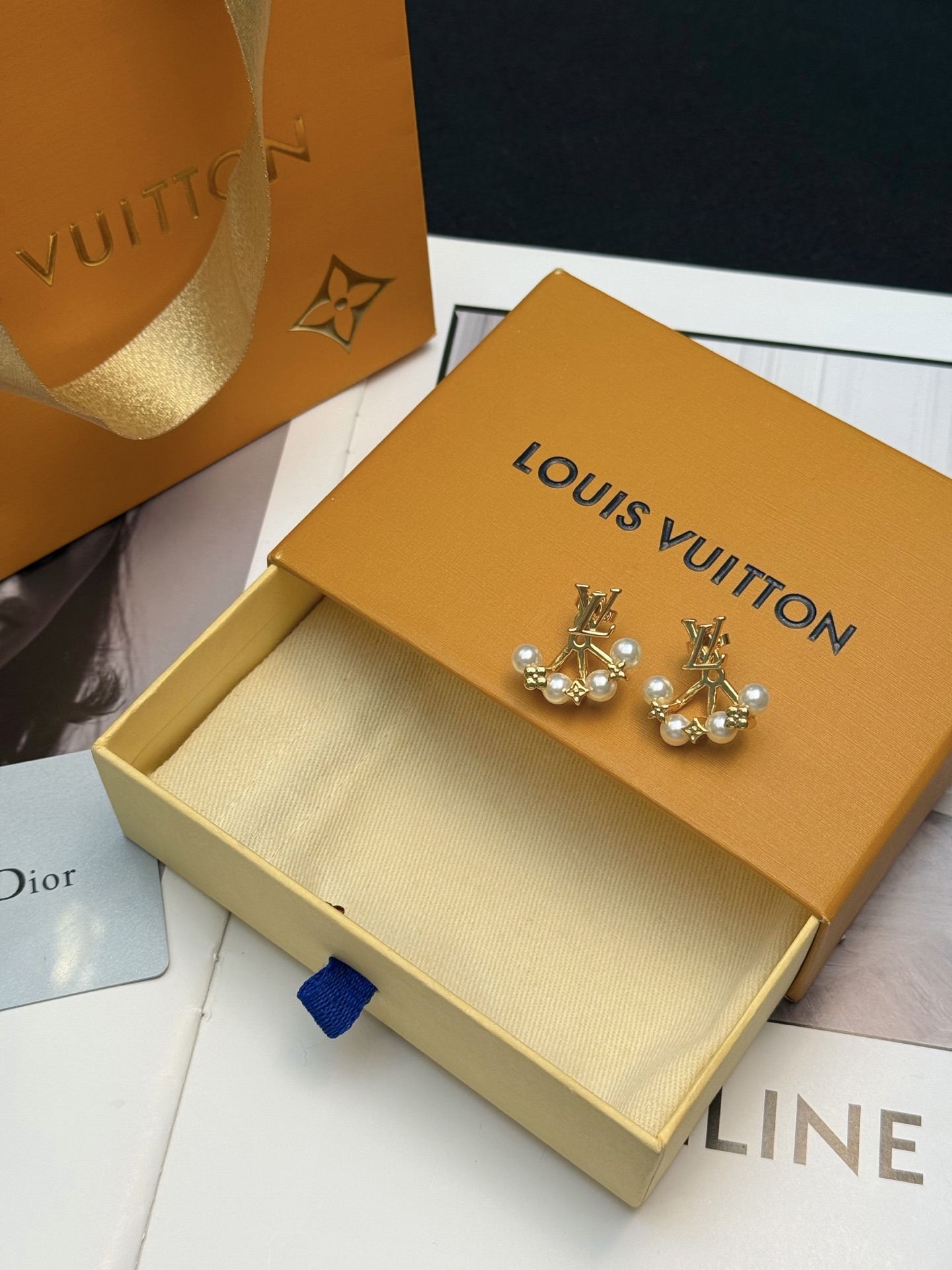 Louis Vuitton LV Blooming珍珠耳环