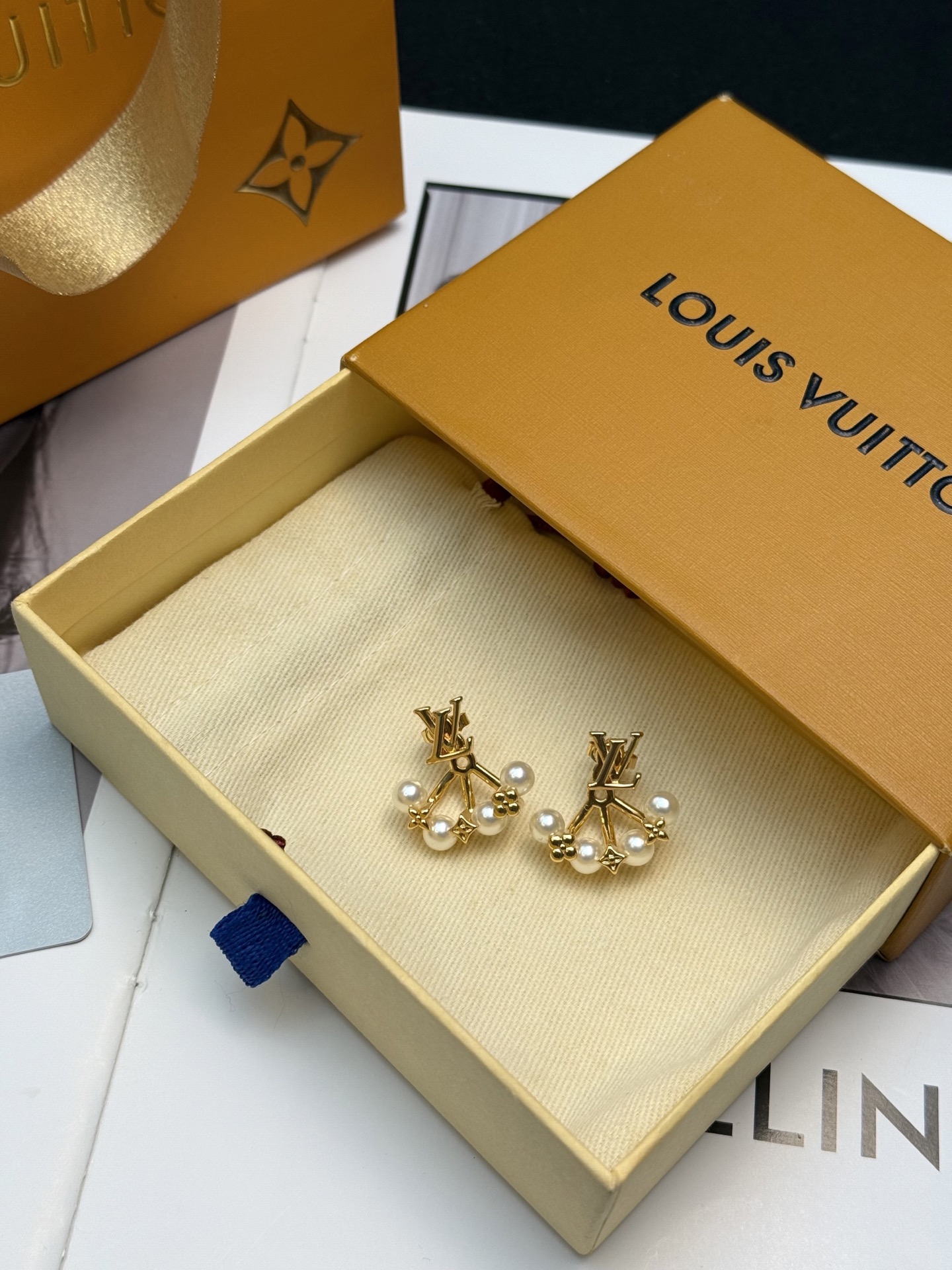 Louis Vuitton LV Blooming珍珠耳环