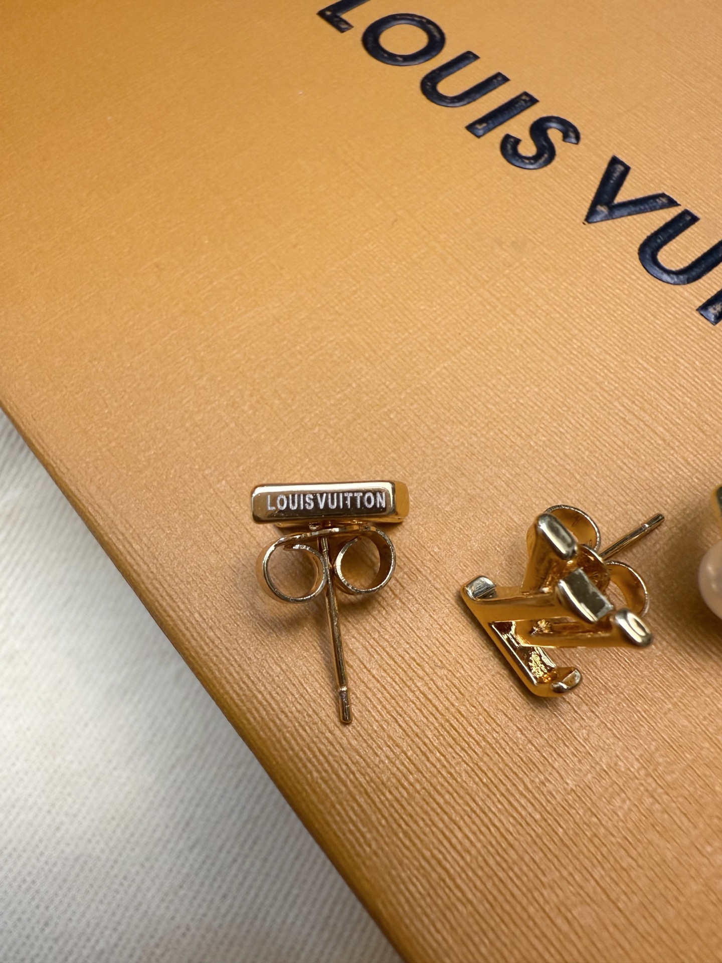 Louis Vuitton LV Blooming珍珠耳环