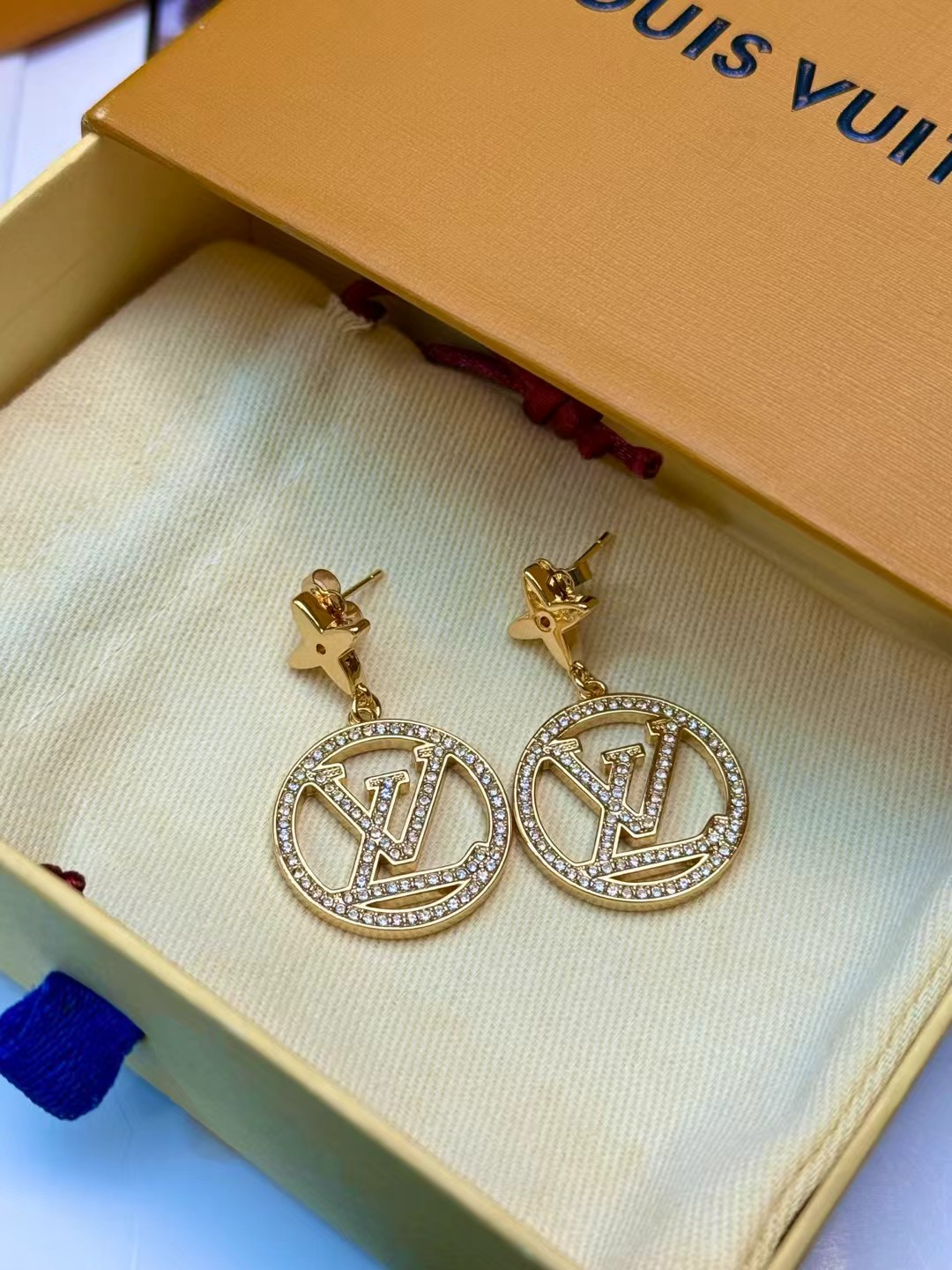 louis vuitton lv circle crystal earrings