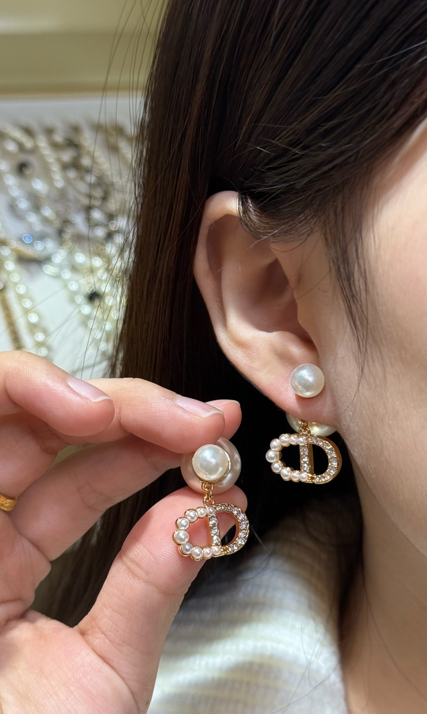 Dior pearl pendant earrings✨ Dior's pearl pendant earrings are made of - Jewelry