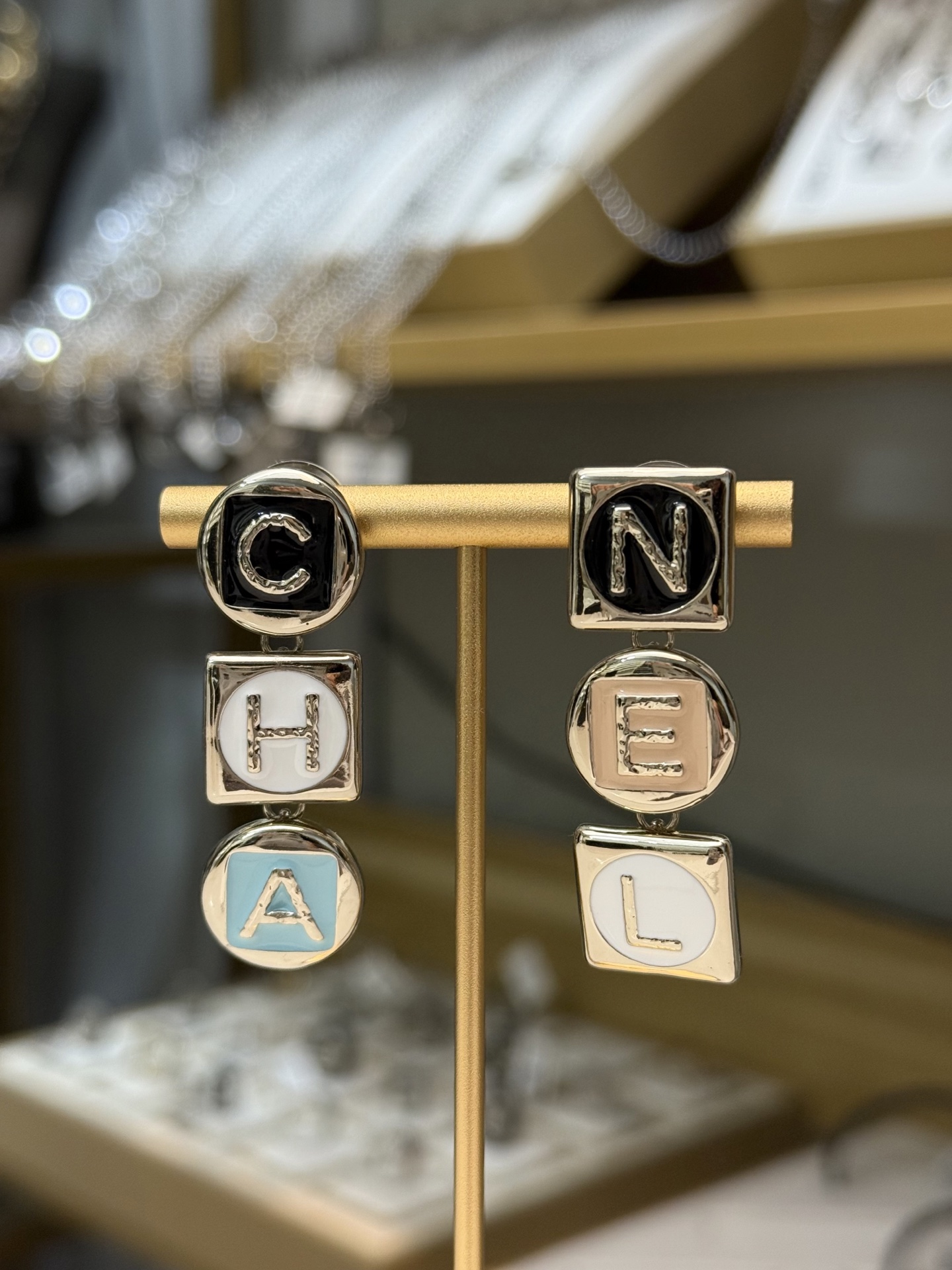 Chanel Chanel字母吊坠耳环