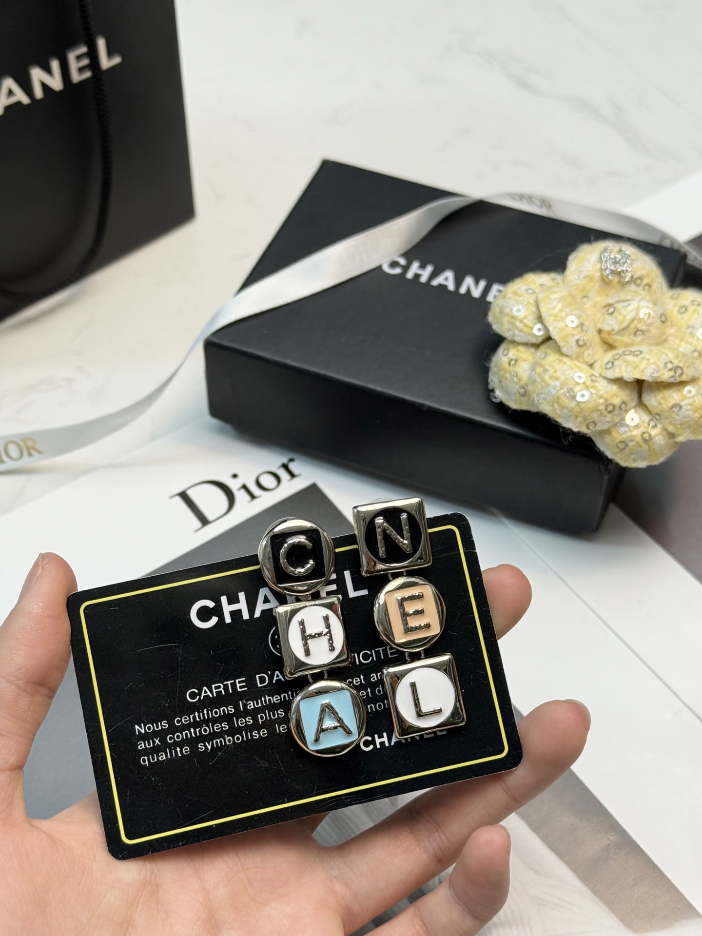 Chanel Chanel字母吊坠耳环