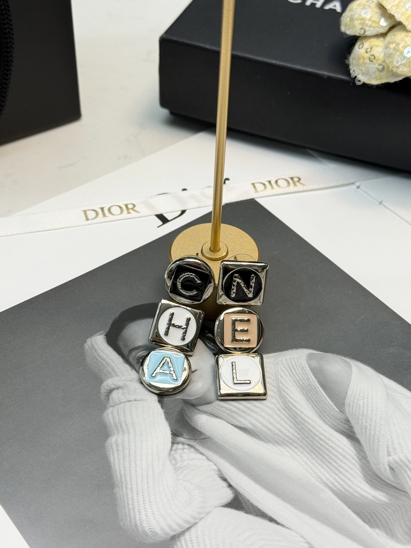 Chanel Chanel字母吊坠耳环