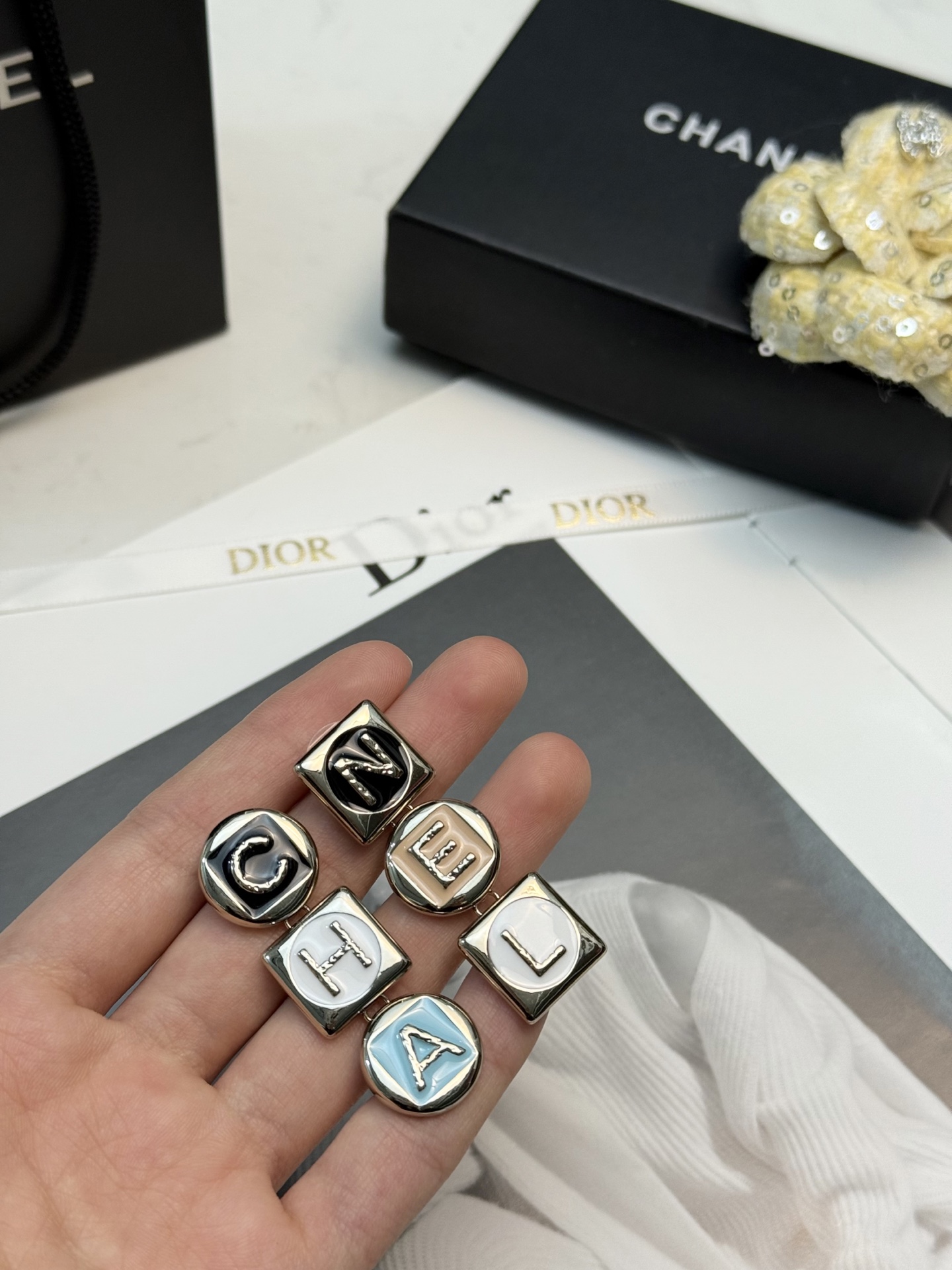 Chanel Chanel字母吊坠耳环