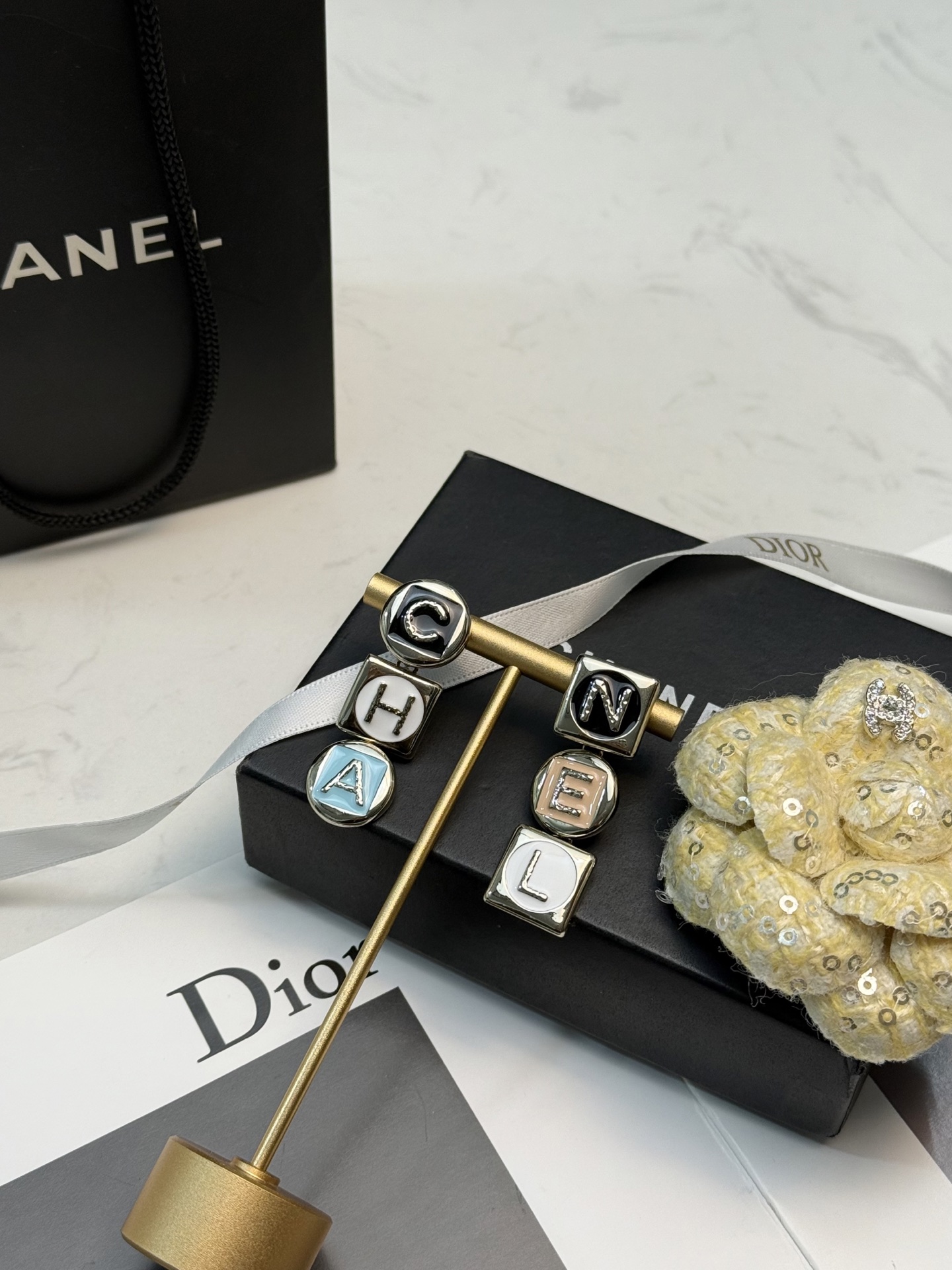 Chanel Chanel字母吊坠耳环