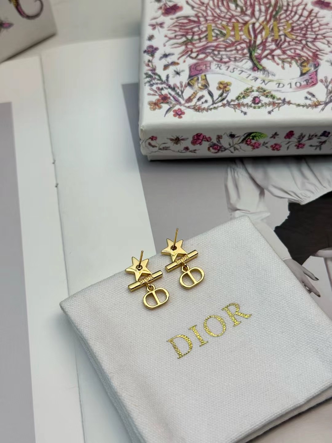 Dior Dior星星吊坠耳环