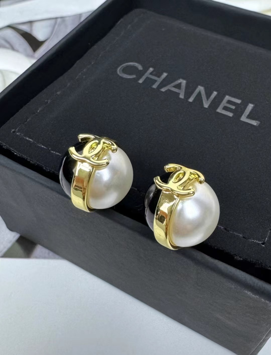 Chanel 香奈儿双色球形耳钉