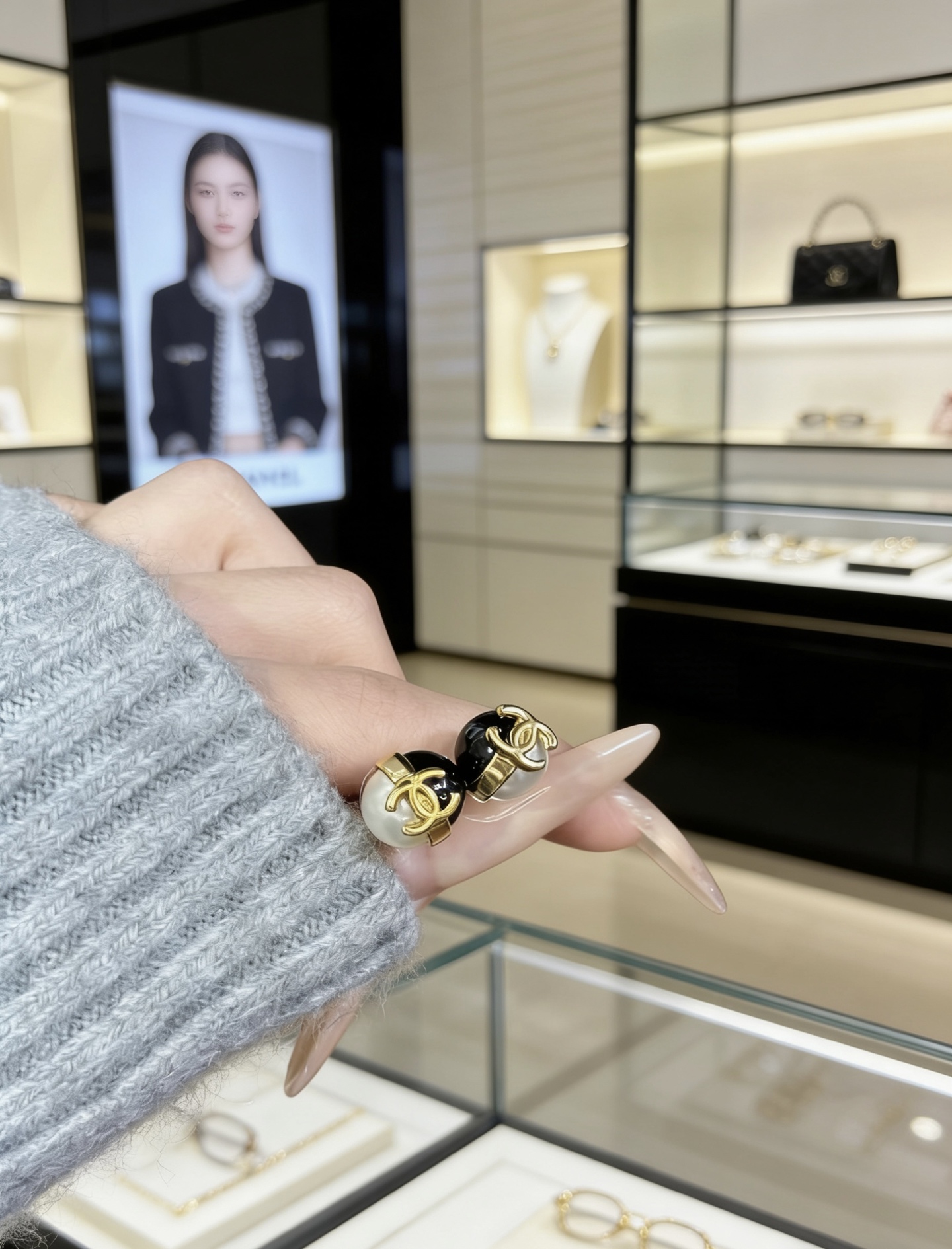 Chanel 香奈儿双色球形耳钉