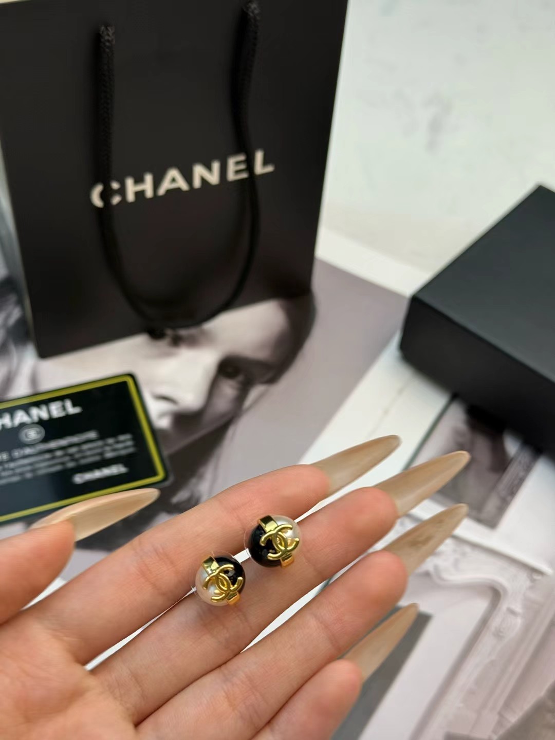 Chanel 香奈儿双色球形耳钉