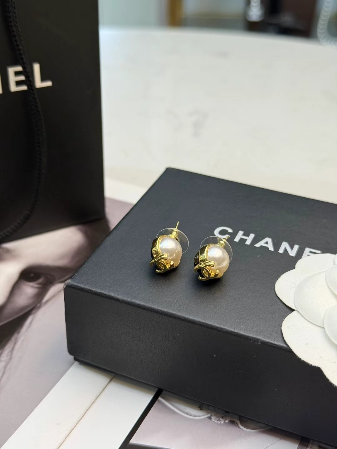 Chanel 香奈儿双色球形耳钉