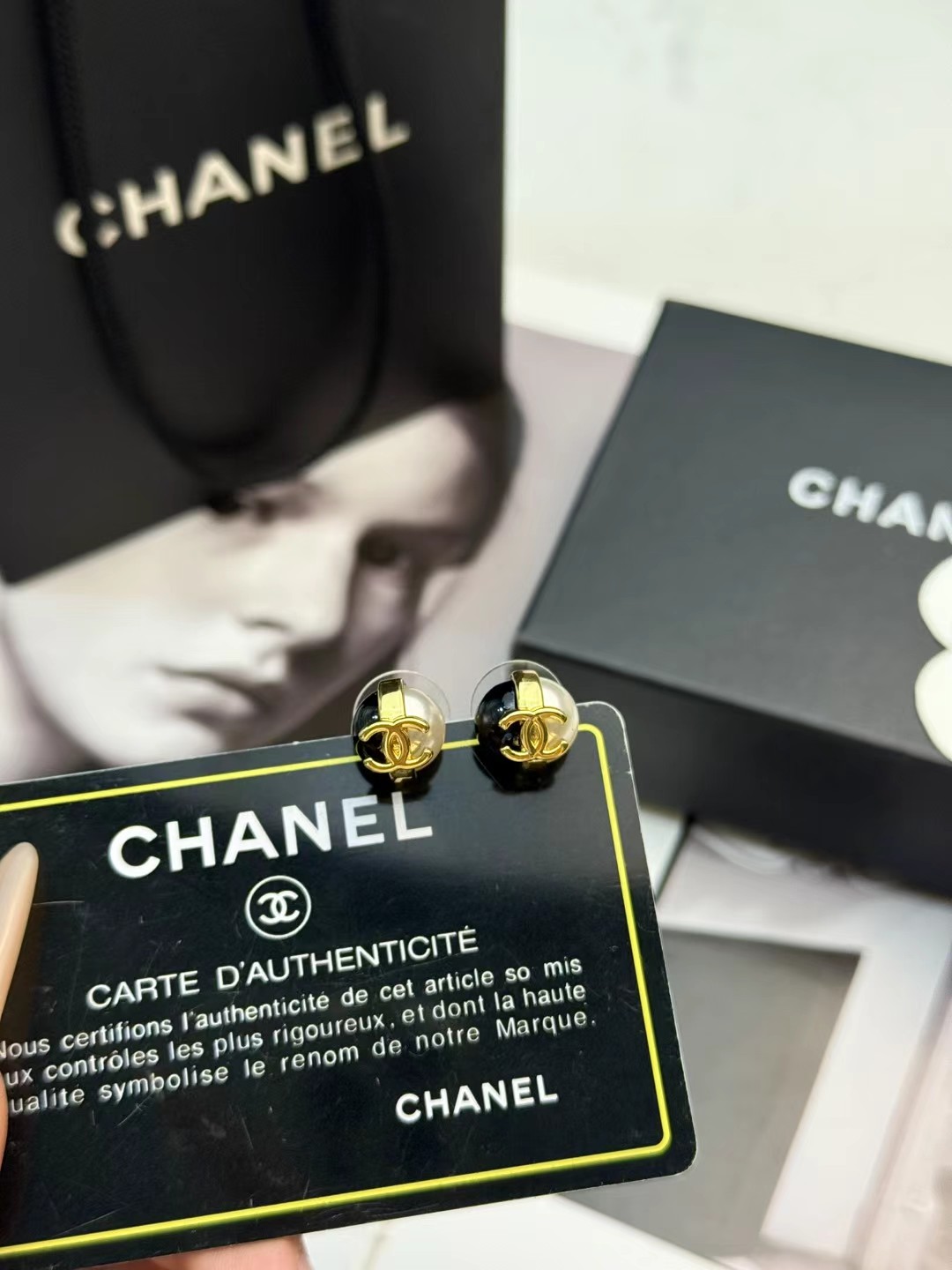 Chanel 香奈儿双色球形耳钉