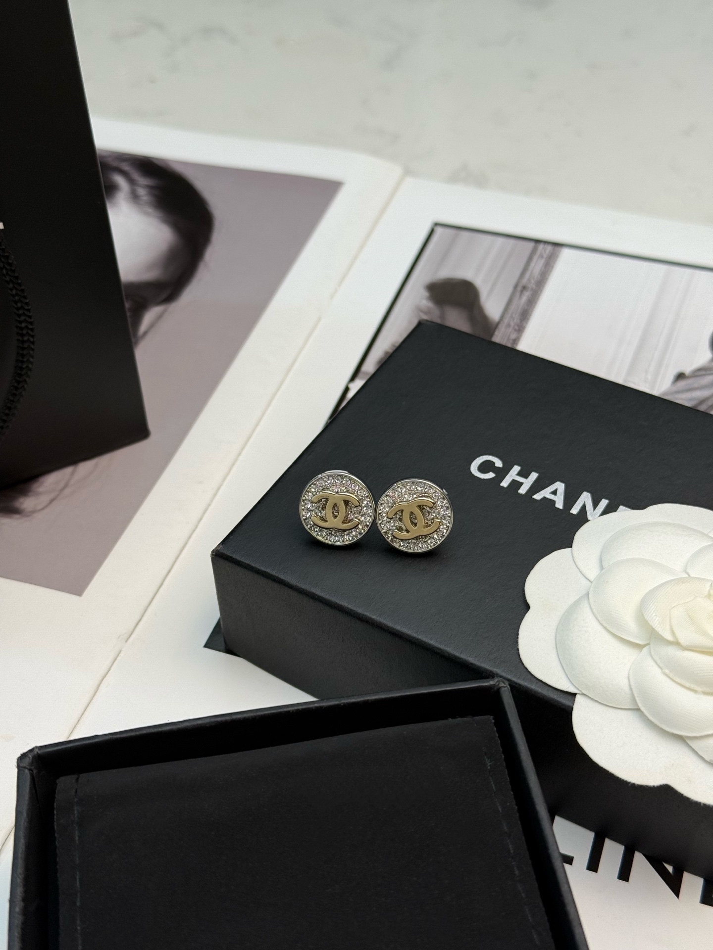Chanel Chanel26P圆形CC耳钉