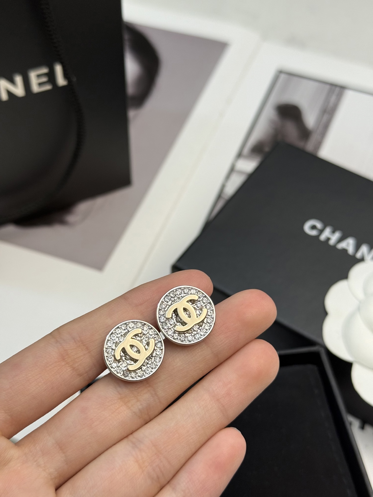 Chanel Chanel26P圆形CC耳钉