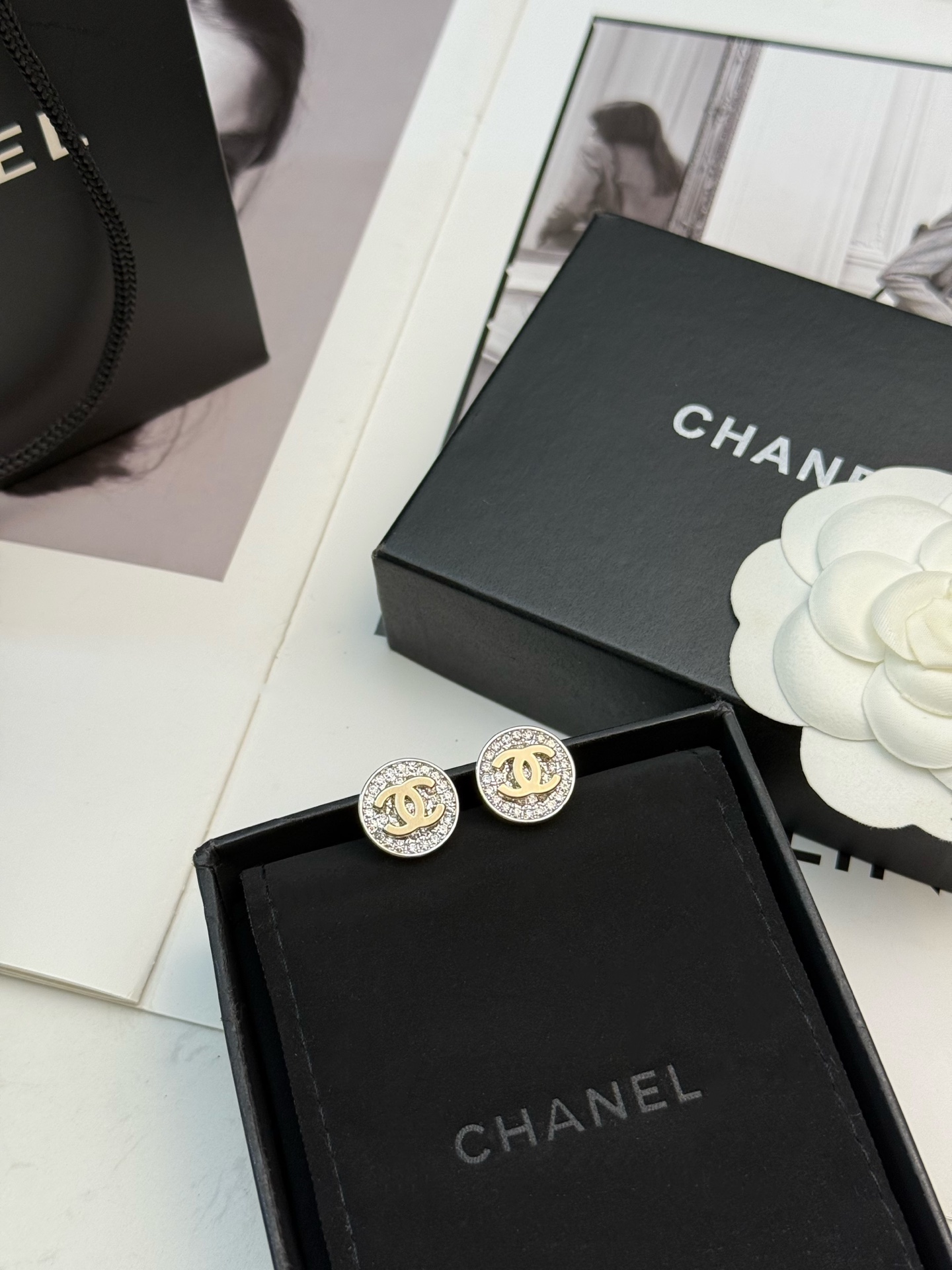 Chanel Chanel26P圆形CC耳钉