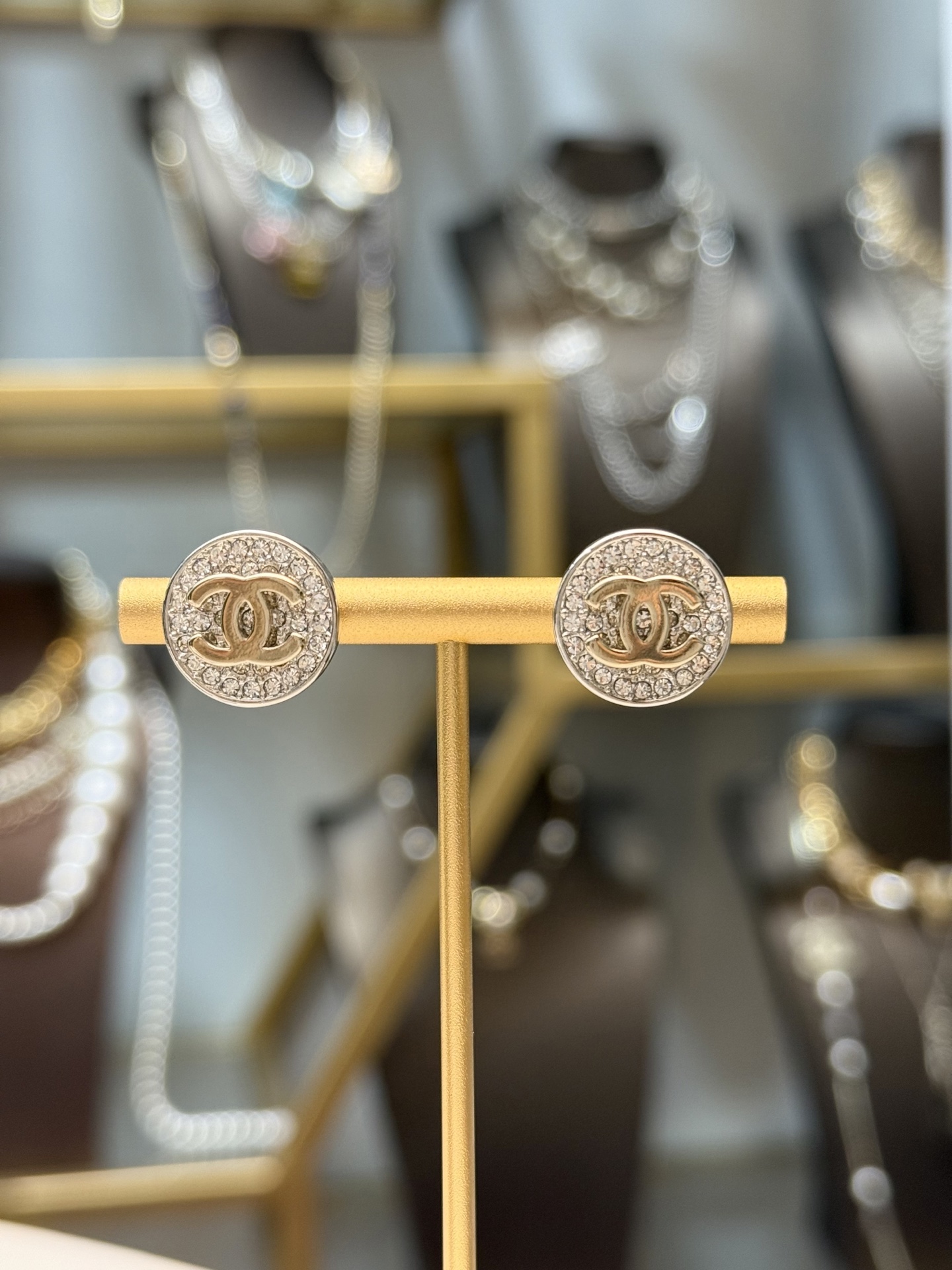 Chanel Chanel26P圆形CC耳钉
