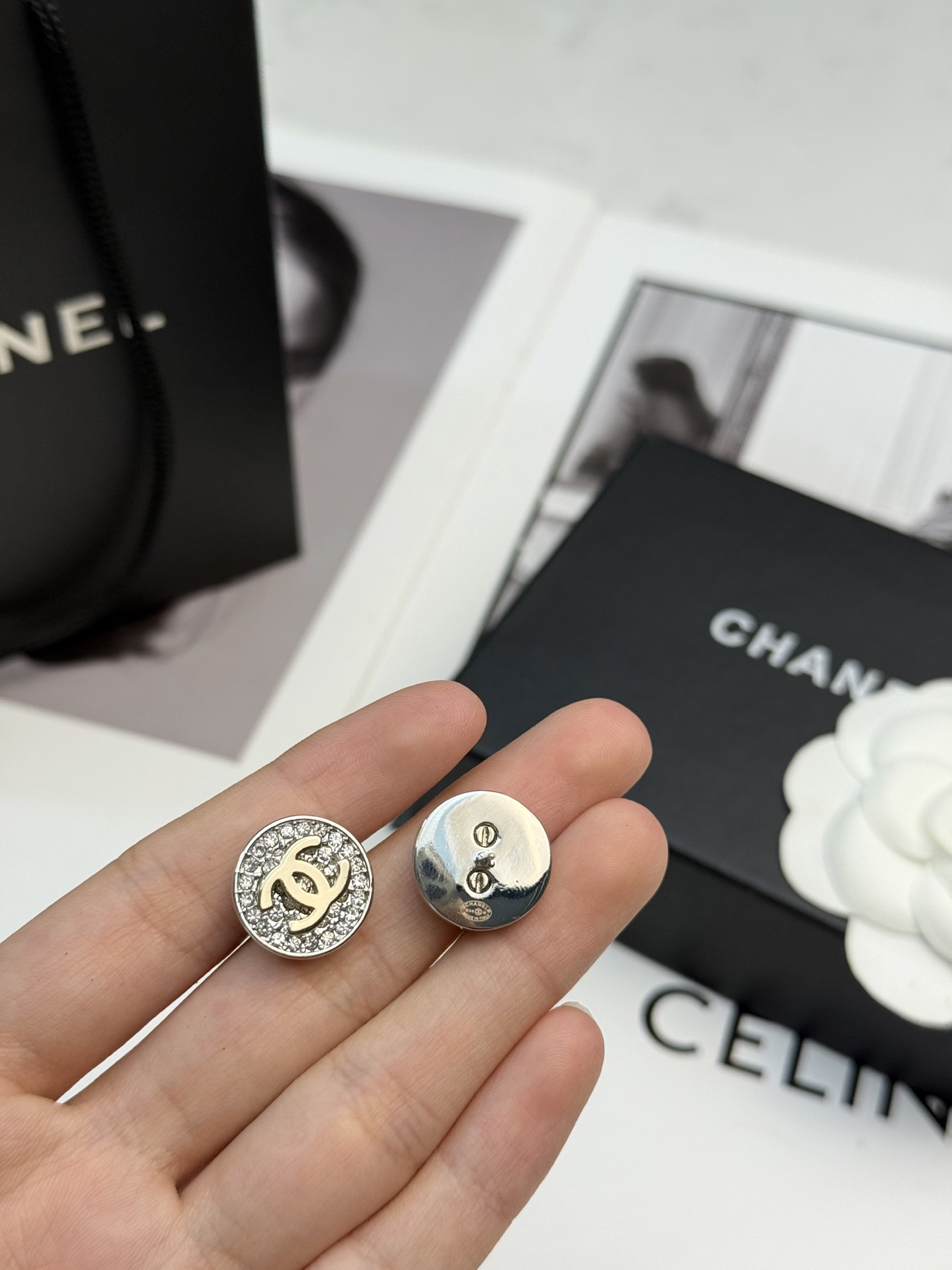 Chanel Chanel26P圆形CC耳钉