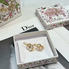 DiorHaPPyHearts花朵新款耳环🌸Dior HaPPy Hearts系列花朵耳环,五瓣心形设计 DiorHaPPyHearts花朵新款耳环🌸Dior HaPPy Hearts系列花朵耳环,五瓣心形设计