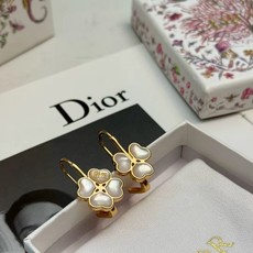DiorHaPPyHearts花朵新款耳环🌸Dior HaPPy Hearts系列花朵耳环,五瓣心形设计 DiorHaPPyHearts花朵新款耳环🌸Dior HaPPy Hearts系列花朵耳环,五瓣心形设计