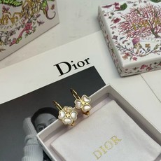 DiorHaPPyHearts花朵新款耳环🌸Dior HaPPy Hearts系列花朵耳环,五瓣心形设计 DiorHaPPyHearts花朵新款耳环🌸Dior HaPPy Hearts系列花朵耳环,五瓣心形设计