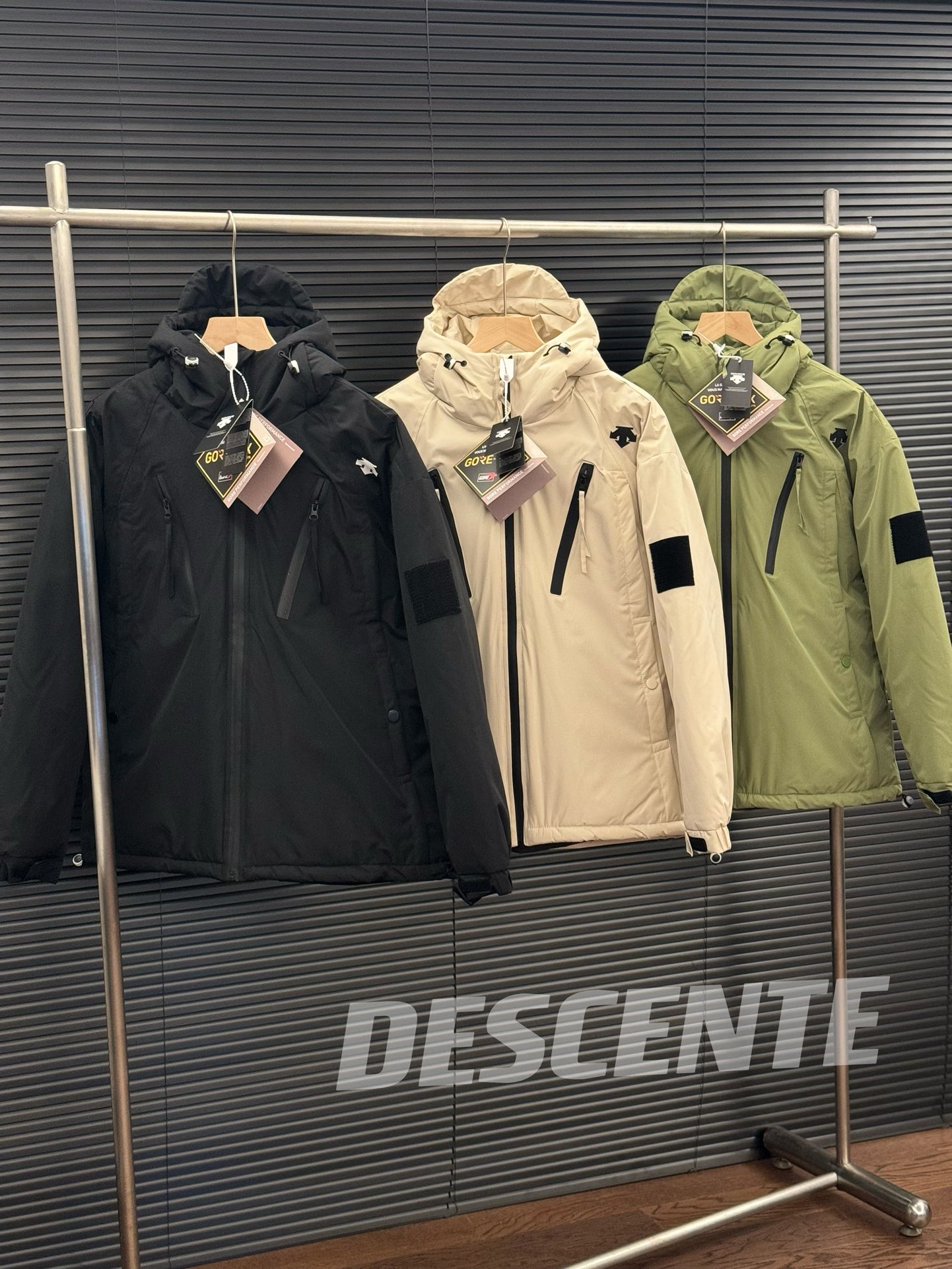 Descente AAA
 Clothing Coats & Jackets Beige Black Green White Cotton Hooded Top