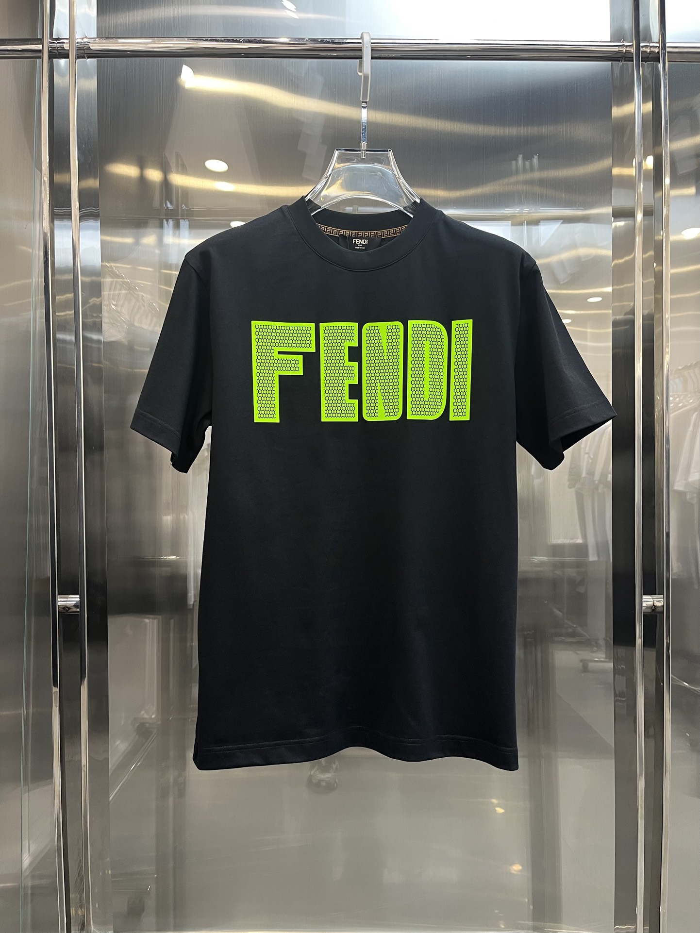 Fendi Kleding T-Shirt Zwart Fluorescerend groen Groen Wit Unisex Katoen Lente/Zomercollectie Korte mouw