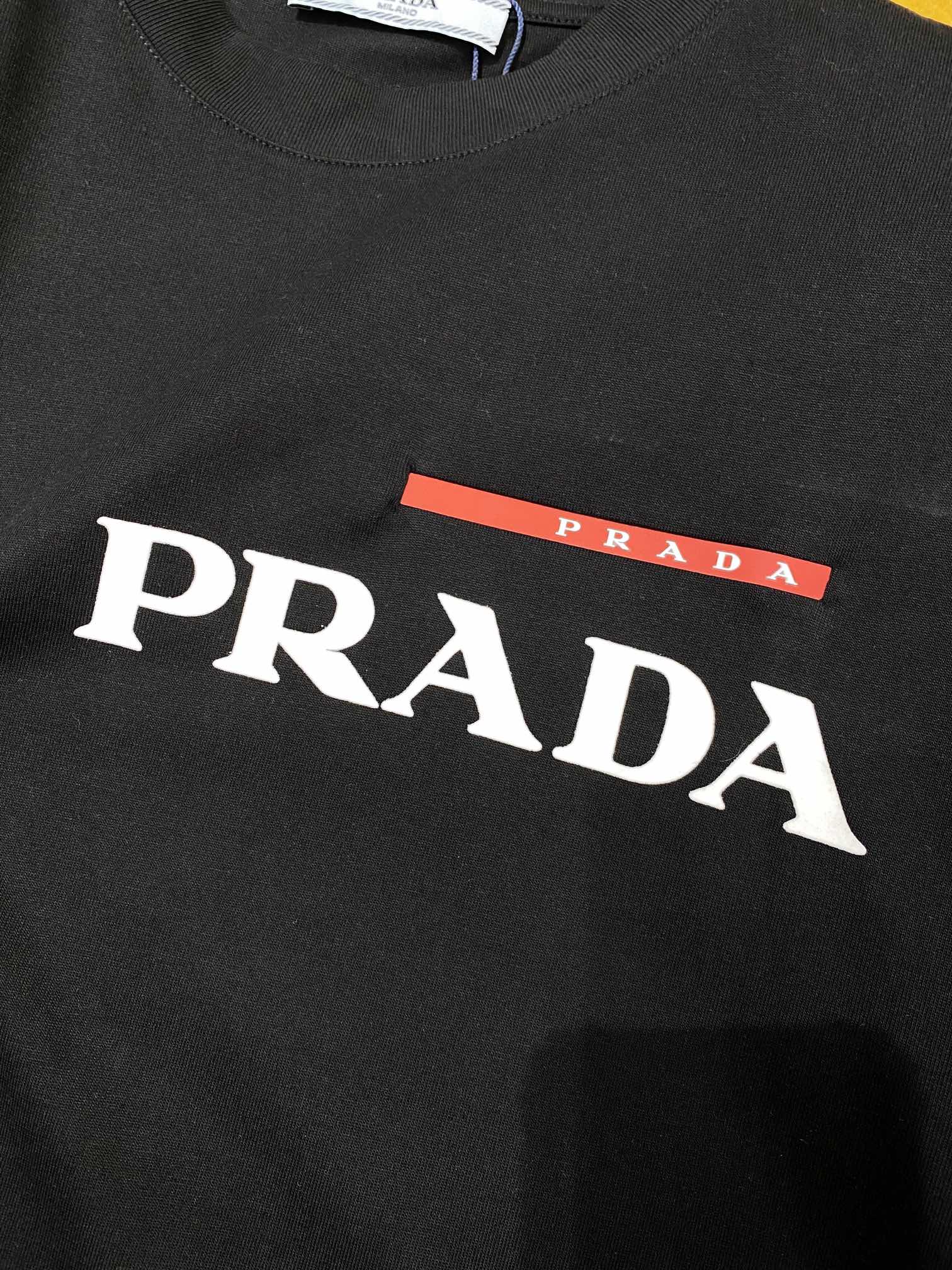   PRD🆕 2025ss春夏新款棉质圆领短袖T恤 胸前经典红标标识 顶级丝光棉面料定制 标准版型
黑 