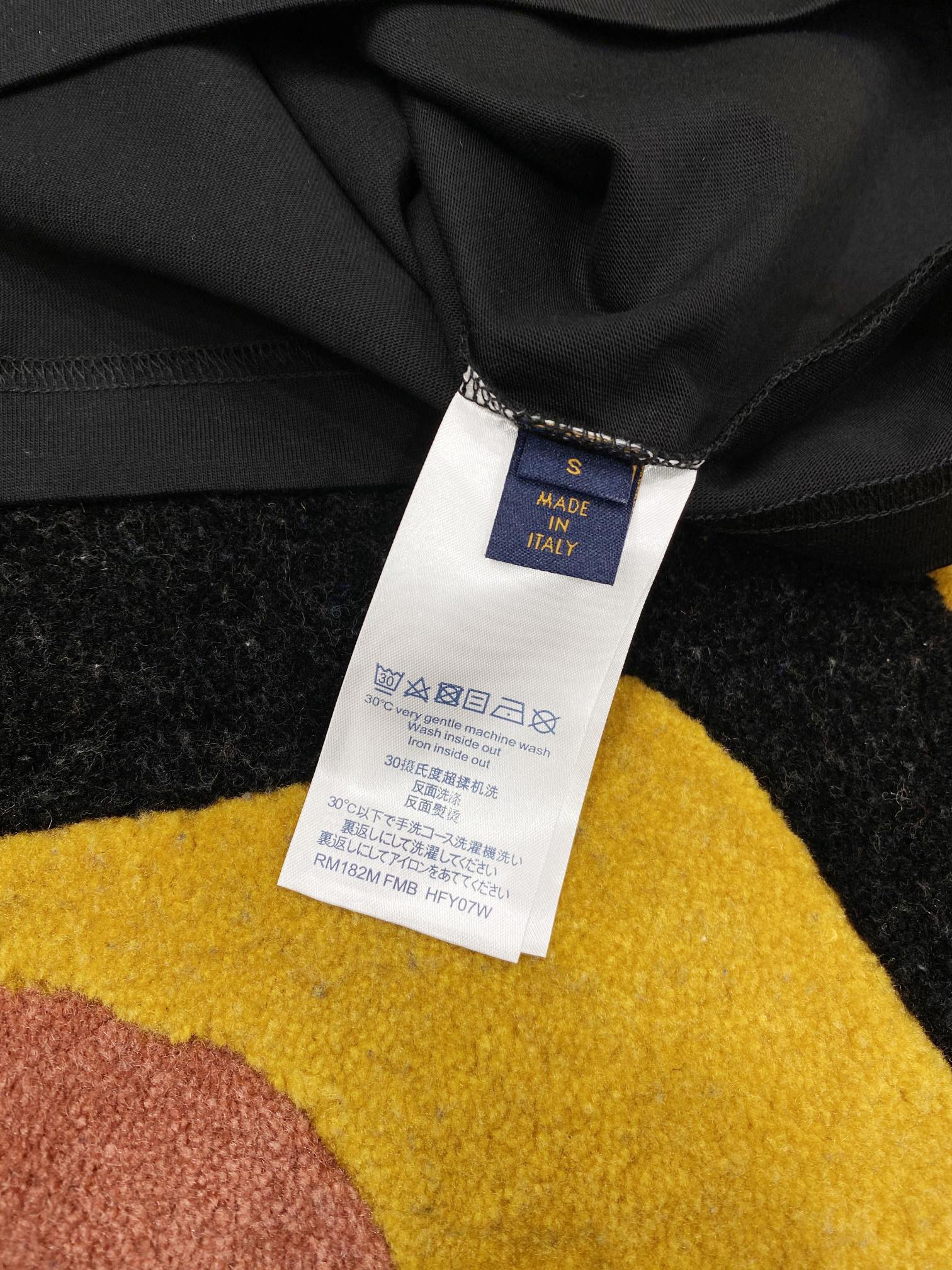  1v🆕 2025ss春夏新款棉质圆领短袖T恤 胸前后背印花工艺 顶级丝光棉面料定制 标准版型
黑 白