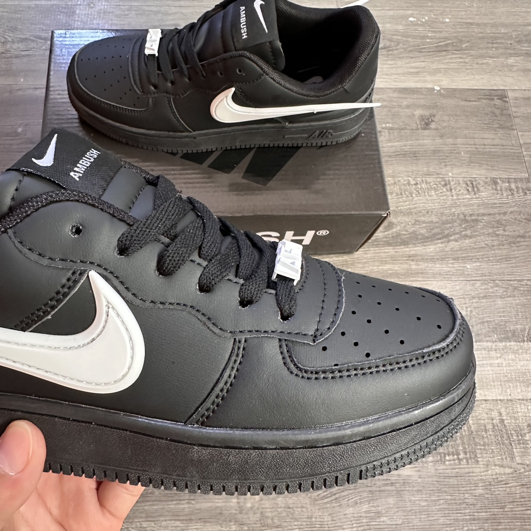 🛒万胜出厂价：65💰［原盒原标Nike限量款.工厂直销一件代发］ Nike Air Force 1 Low 空军一号低帮 长勾联名 黑色 码数36-44 男女现货 