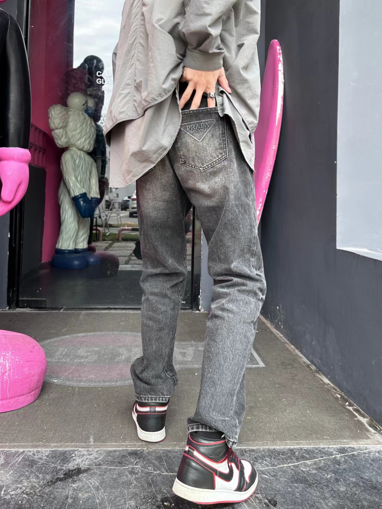 Prada/普拉达 23Fw 三角标logo压花浮雕水洗牛仔裤 上身效果＃