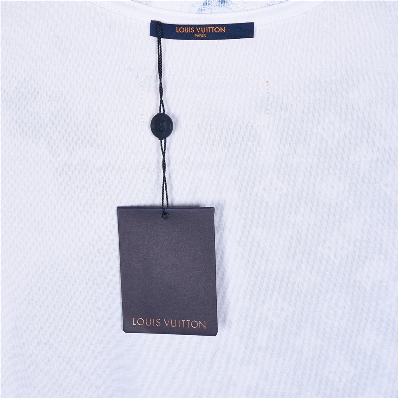 LouisVuitton/路易威登 腰果花系列短袖T恤-莆田鞋,莆田鞋货源,高仿鞋,高仿鞋货源,安福档口,莆田高仿鞋,莆田鞋批发,高仿鞋批发,莆田高仿运动鞋,高仿运动鞋,莆田运动鞋 LouisVuitton/路易威登 腰果花系列短袖T恤