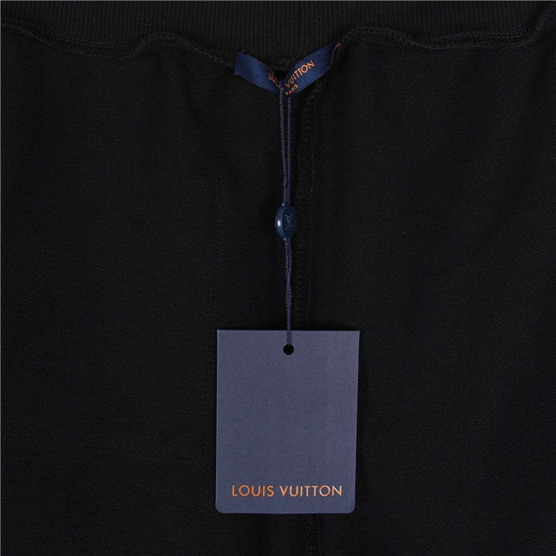 LouisVuitton/路易威登 珍珠吊坠短裤 这款时尚黑色短裤