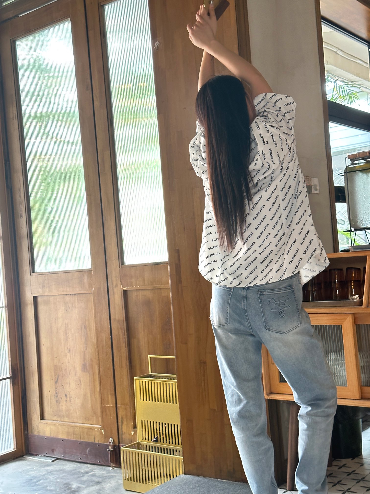 Prada/普拉达 后袋经典徽标logo压花水洗牛仔裤 上身效果#