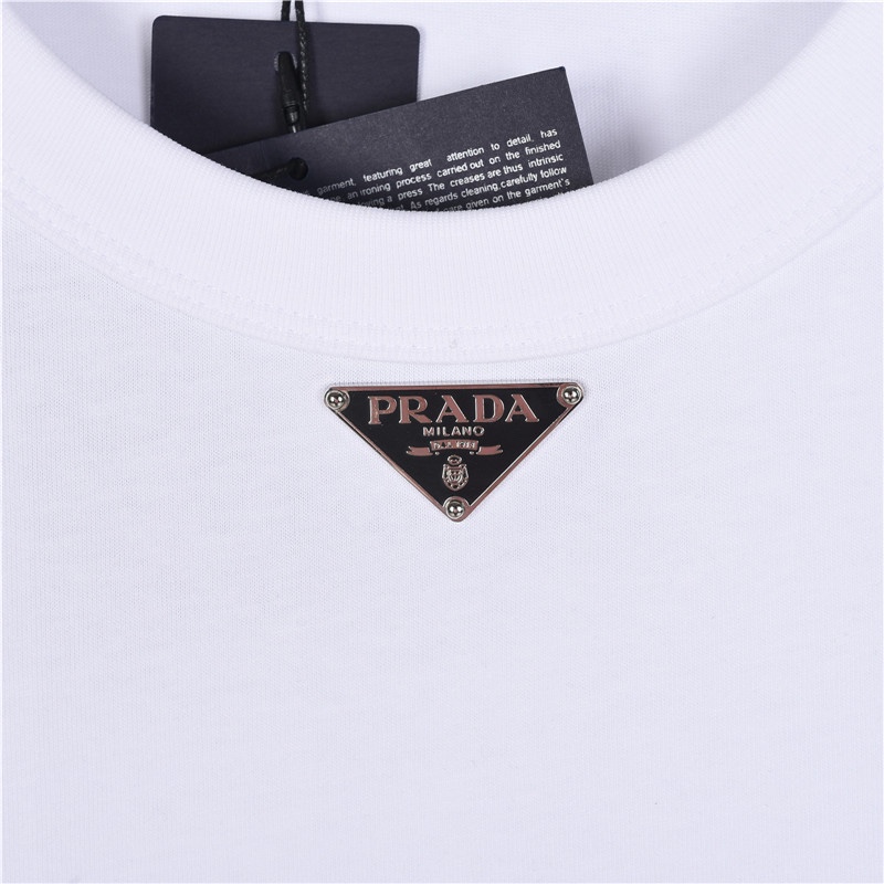 Prada/普拉达 普拉达背心 看似简单的基础款实际暗藏玄机