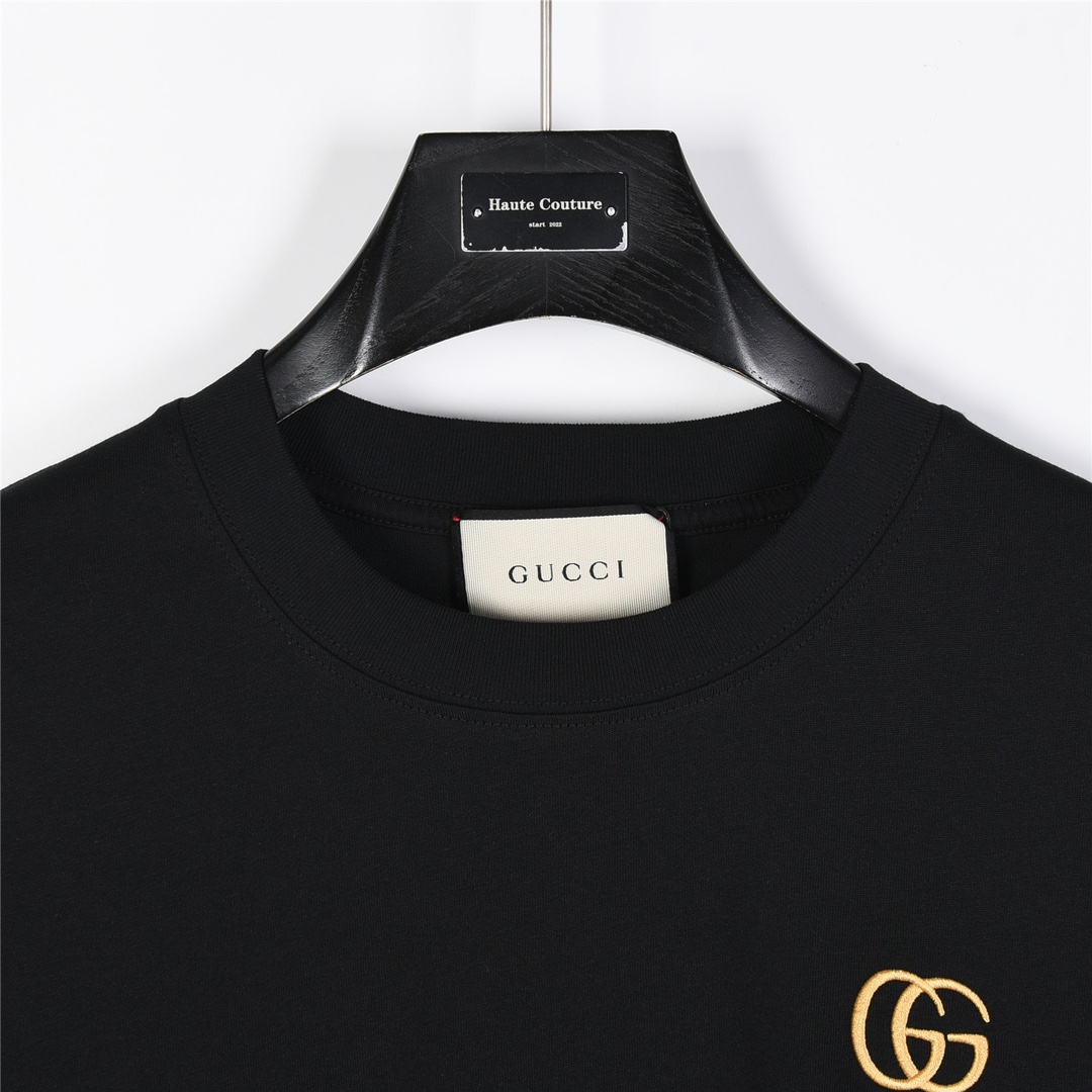 Gucci/古驰 金色双G刺绣短袖 胸前金色刺绣logo让人眼前一亮