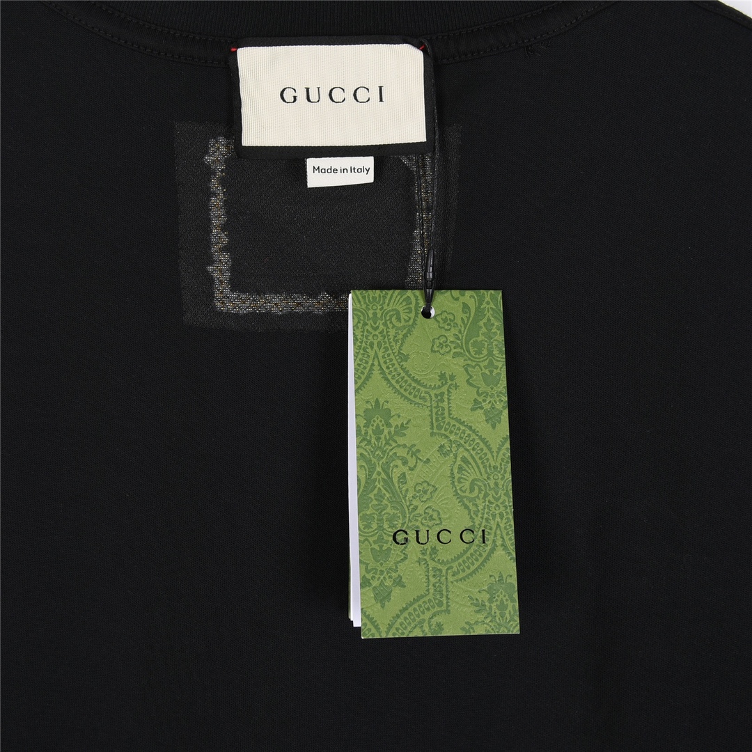 Gucci/古驰 金色双G刺绣短袖 胸前金色刺绣logo让人眼前一亮