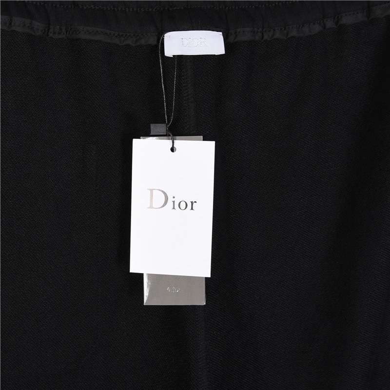 Dior/迪奥 经典CD刺绣短裤 CD 刺绣男女同款休闲运动裤这款运动裤是运动服饰中的主打单品