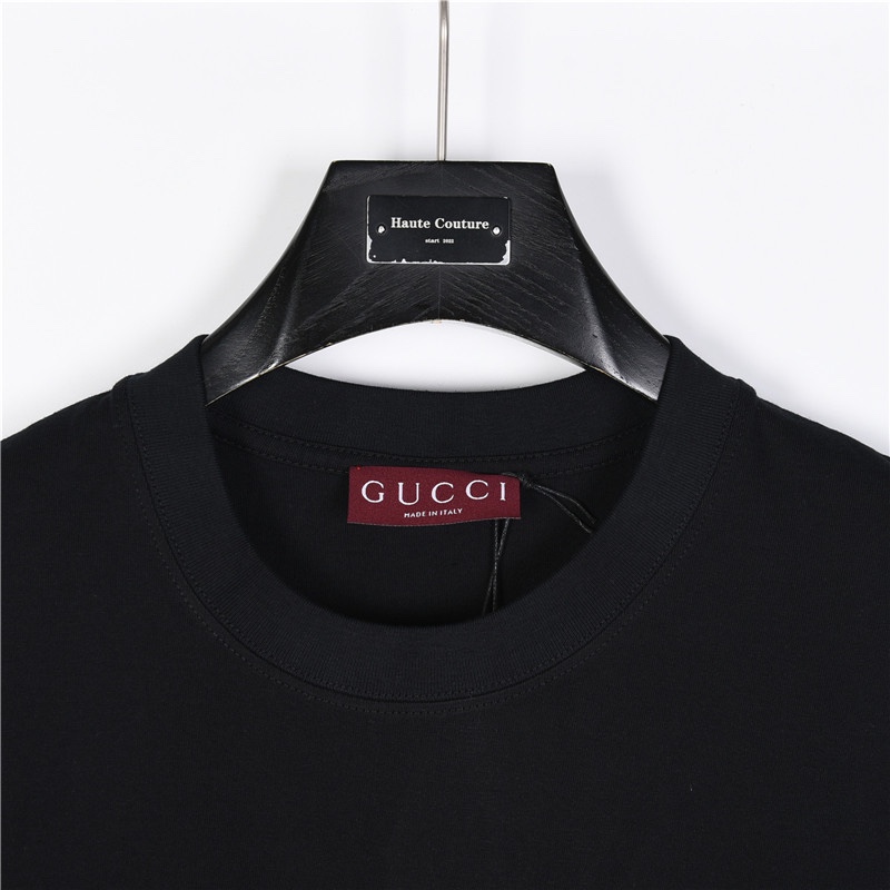 160 Gucci/古驰 24ss Gucci互扣式双G印花短袖T恤 这款单品出自Gucci Lido系列