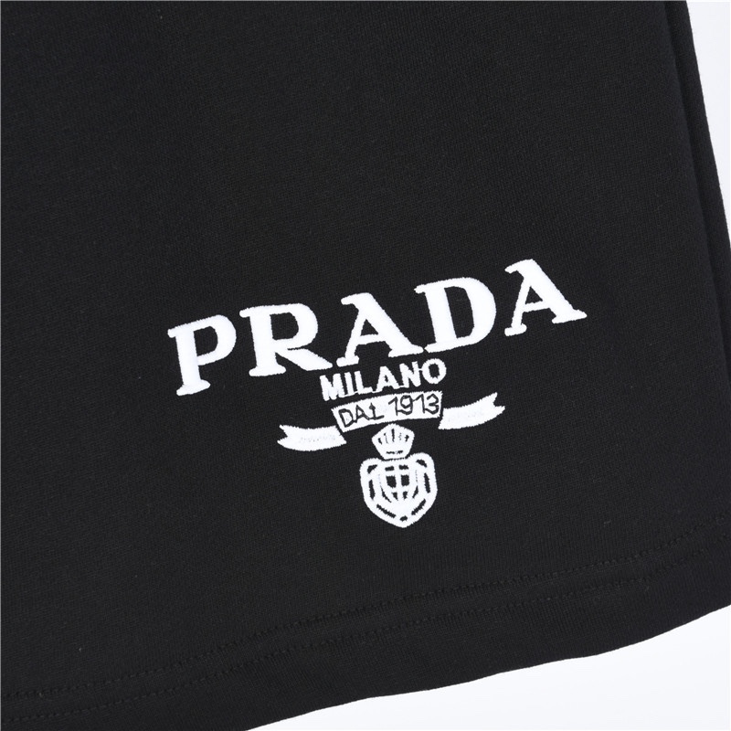 PRADA/普拉达 徽标刺绣及后袋金属三角标镶嵌短裤