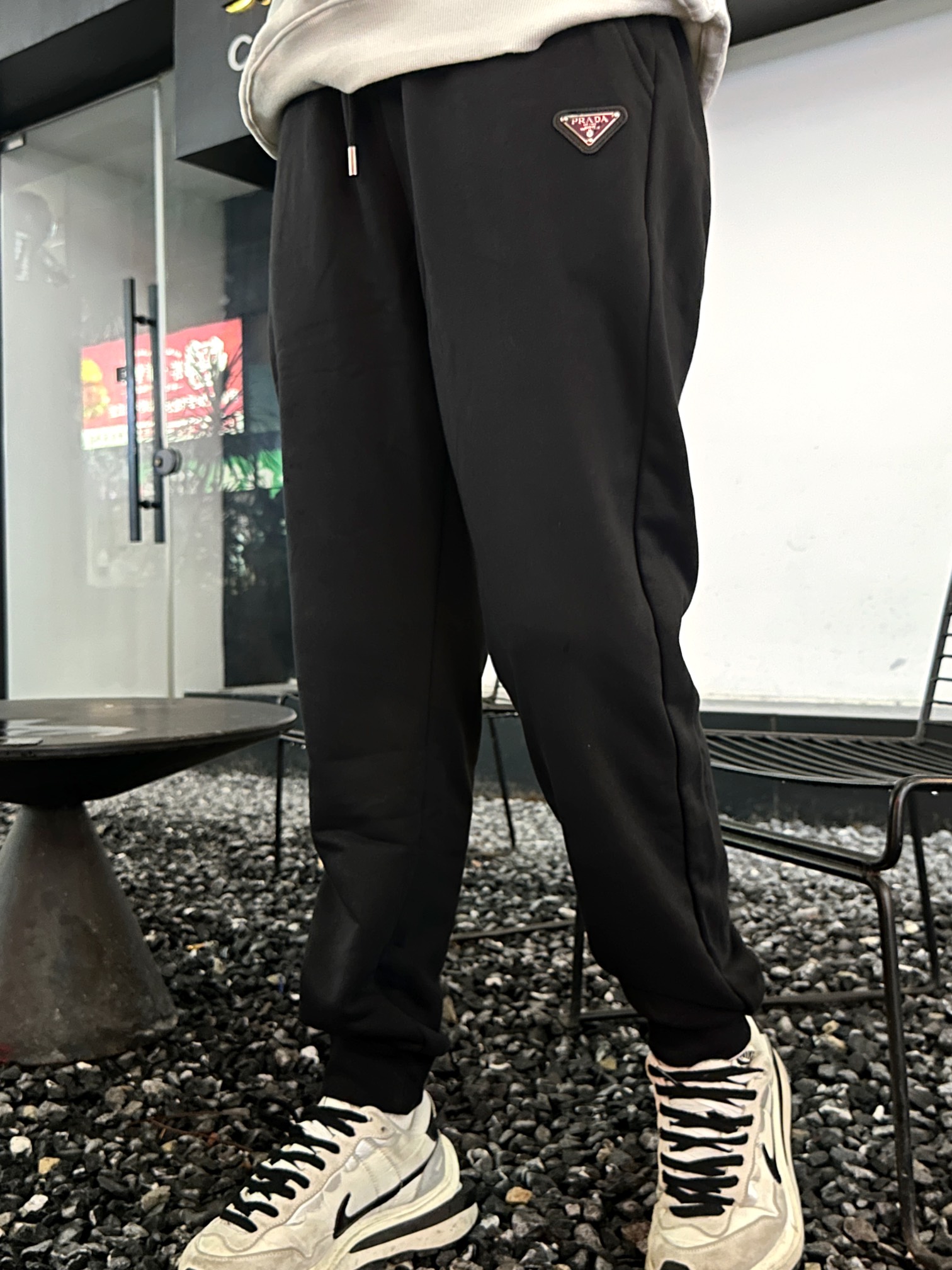 Prada/普拉达 后口袋牙刷Logo长裤 上身效果＃