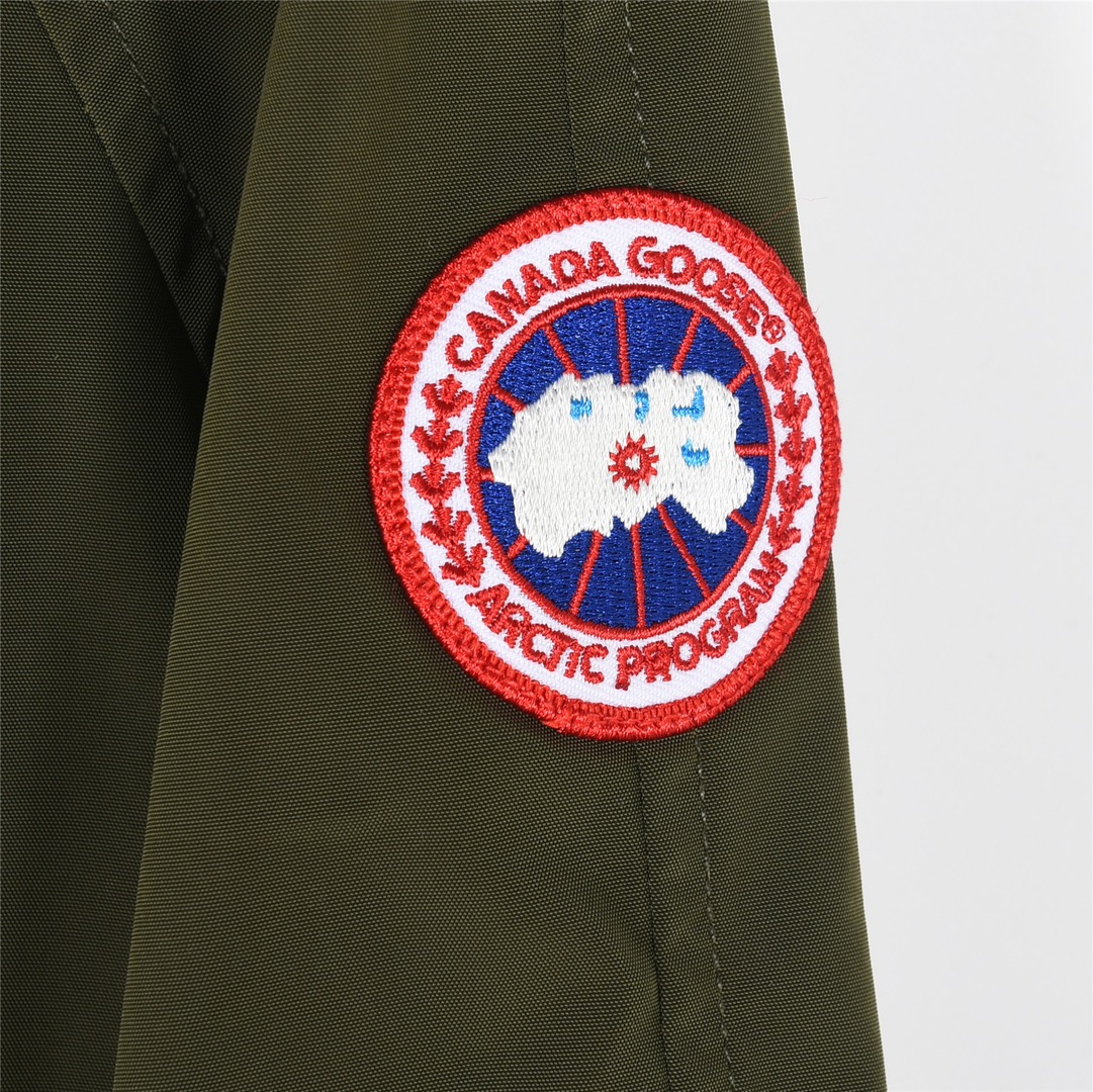 Canada Goose/ 加拿大鹅 袖子章仔贴饰飞行员夹克外套