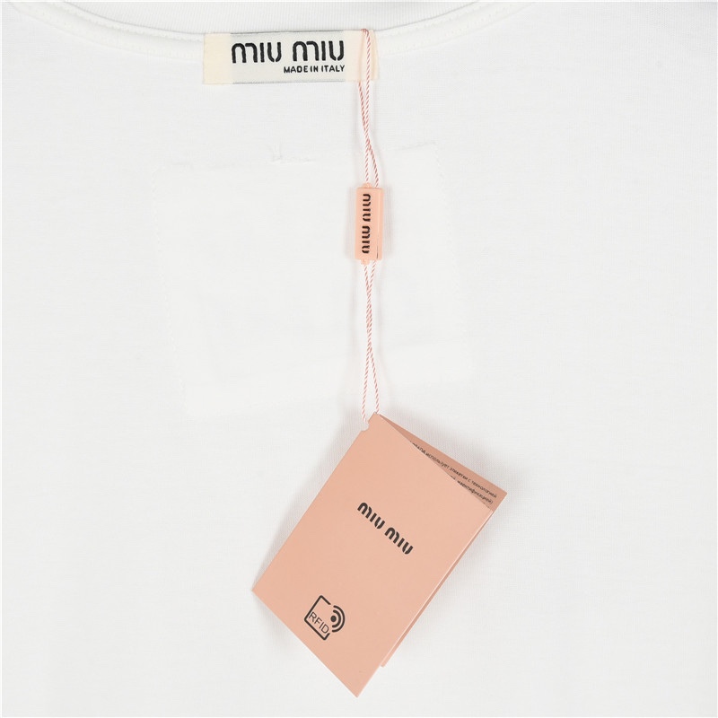 Miumiu/缪缪 24Fw 重工logo压胶贴布压胶图案长袖T恤-Chinese UA Cheap High Quatity Brand Clothes Bags handbags Sneakers wholesale wholesaler seller from China Factory suppliers Fashion Clothing Shoes best Quality Beautiful Price Miumiu/缪缪 24Fw 重工logo压胶贴布压胶图案长袖T恤
