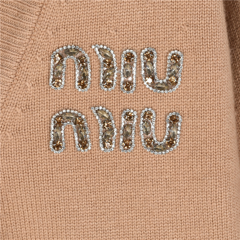 MiuMiu/缪缪 25Fw 珍珠烫钻字母澳羊毛开衫毛衣