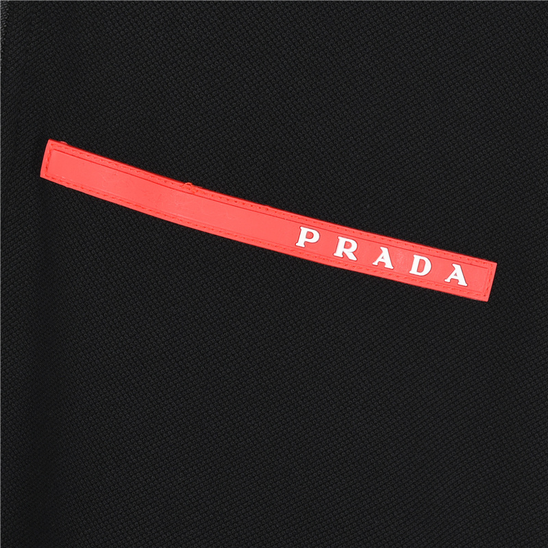 Prada/普拉达 25SS新款红条半拉链短袖POLO衫