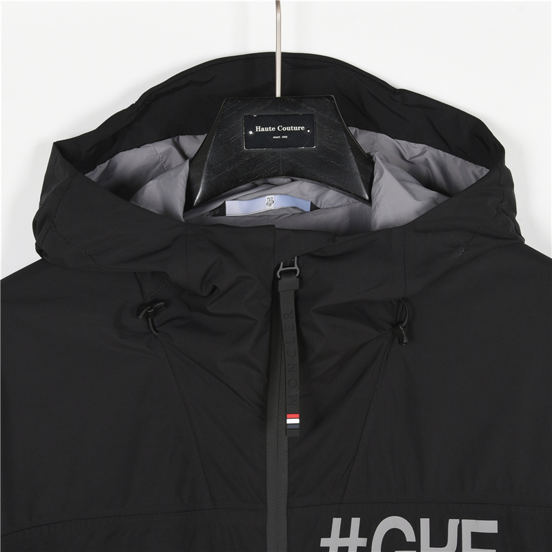 Moncler/蒙口胸前字母印花轻薄外套